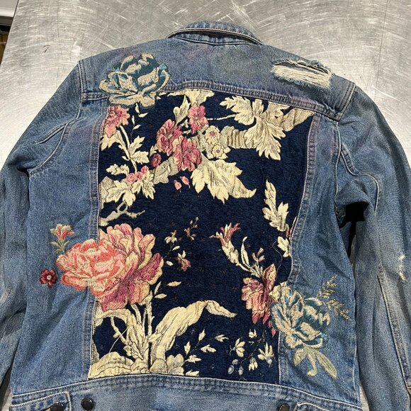 Vintage Guess Embroidered Art Denim Jacket (Women’s Size S) - Picture 6 of 9